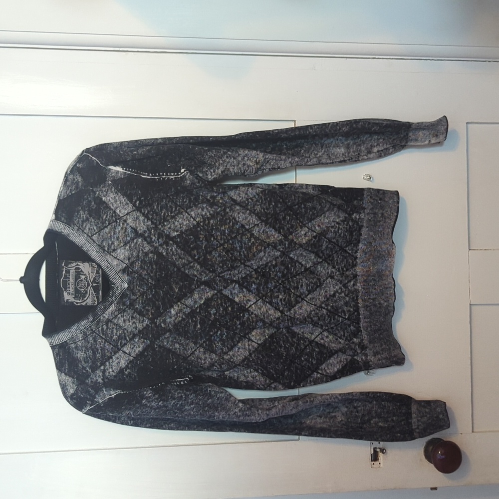 Buckle black label men's slim fit v-neck sweater. Like new.